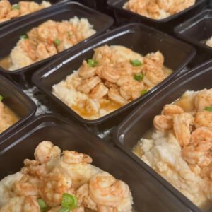 SKINNY BBQ SHRIMP W CAULI CHEESE GRITS & GREEN BEANS