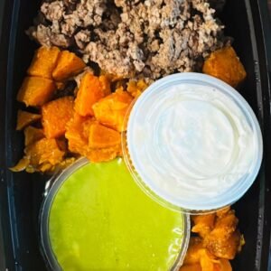 VIRAL TIK TOK HOT HONEY GROUND BEEF W AVOCADO & COTTAGE CHEESE OVER SWEET POTATO BITES